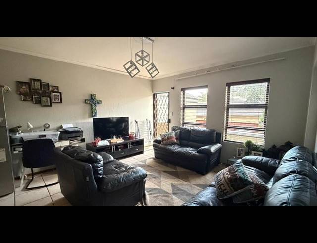 3 BEDROOM TOWNHOUSE FOR SALE IN CHANCLIFF AH